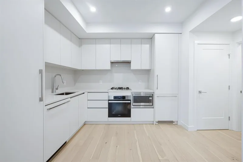 871 33 AVENUE - photo 3 of 25