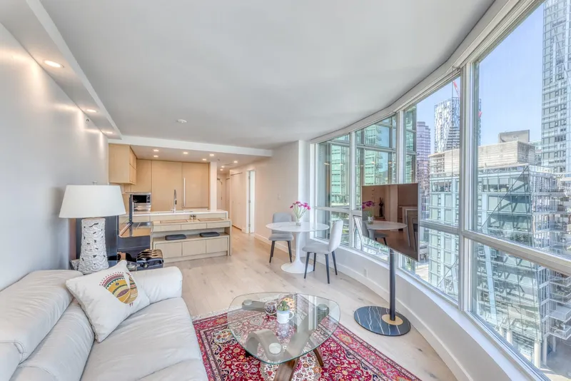 1001 588 BROUGHTON STREET - photo 3 of 25