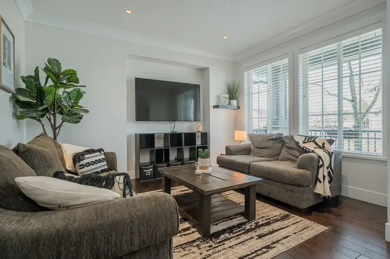 19468 70 AVENUE - photo 4 of 25