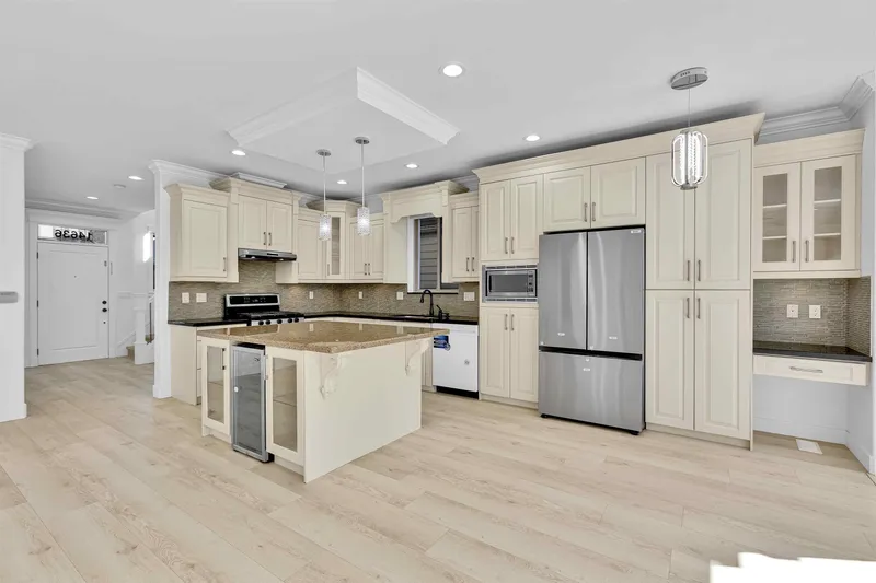 14636 36A AVENUE - photo 3 of 25