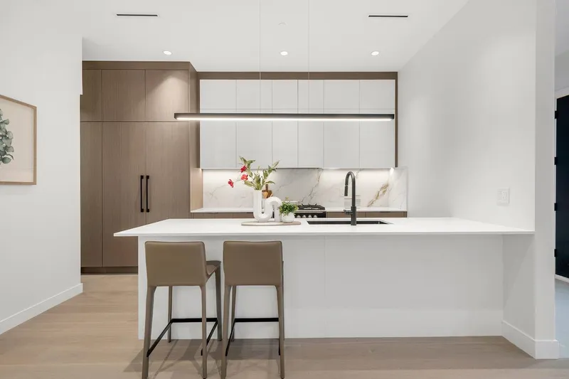 1 4023 W 18TH AVENUE - photo 3 of 25