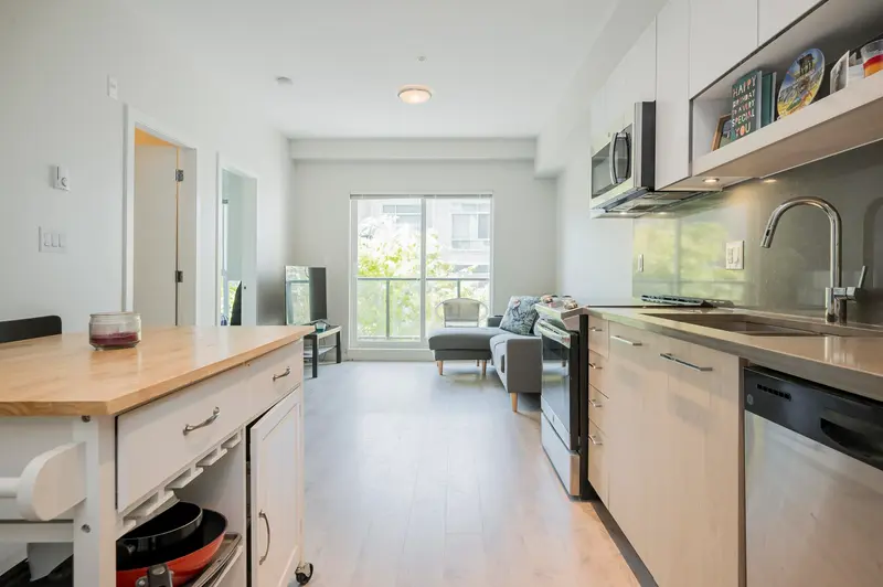 420 13768 108 AVENUE - photo 4 of 25