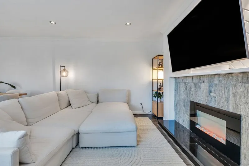 1665 PATRICIA AVENUE - photo 3 of 25