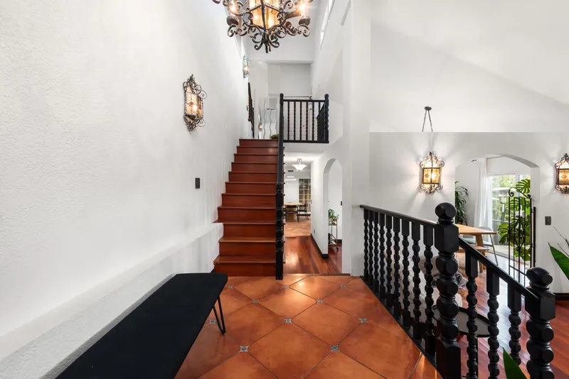 1128 FRASERVIEW STREET - photo 4 of 25