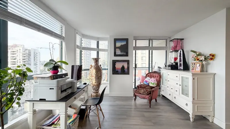 807 838 AGNES STREET - photo 2 of 24