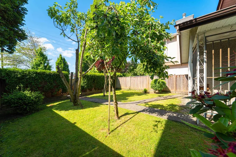 3089 E 1ST AVENUE - photo 4 of 25