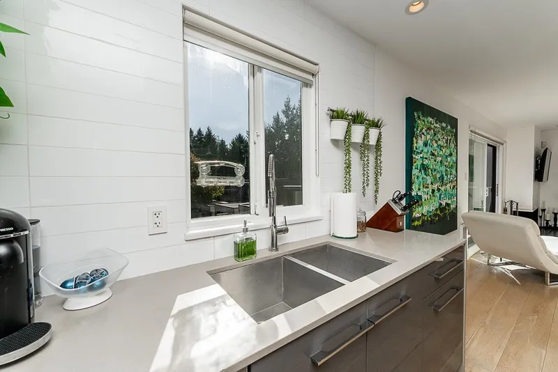 3988 PARKWAY DRIVE - photo 3 of 25