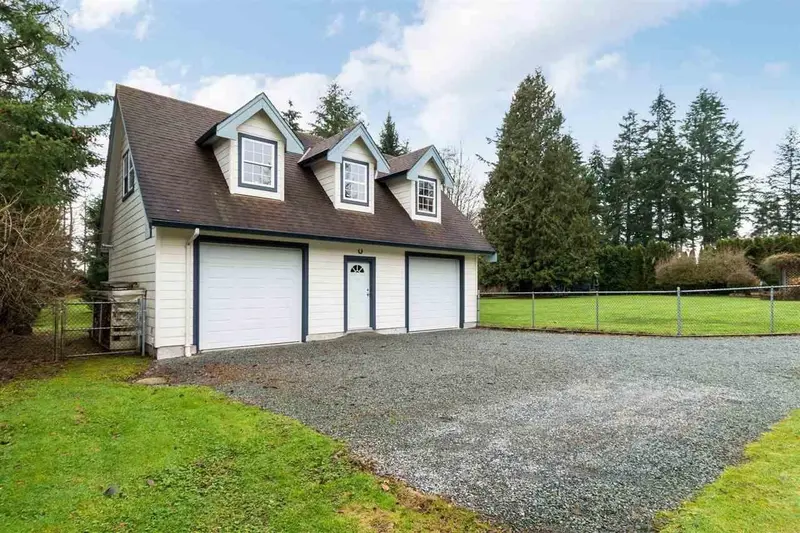 17012 23 AVENUE - photo 2 of 5