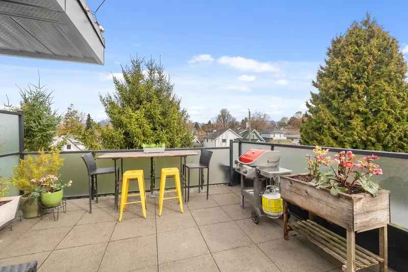 203 1943 E 1ST AVENUE - photo 3 of 25