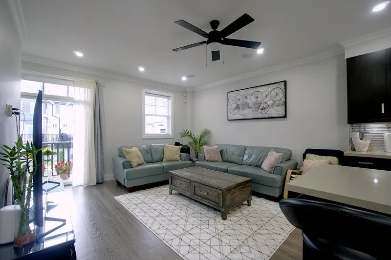 10 7056 192 STREET - photo 2 of 15