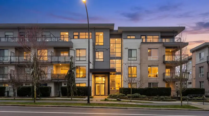 211 625 E 3RD STREET - photo 1 of 25