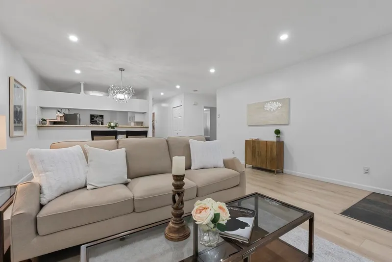 1 13660 84 AVENUE - photo 3 of 25