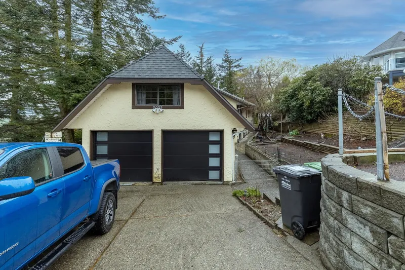 2055 LION COURT - photo 2 of 25