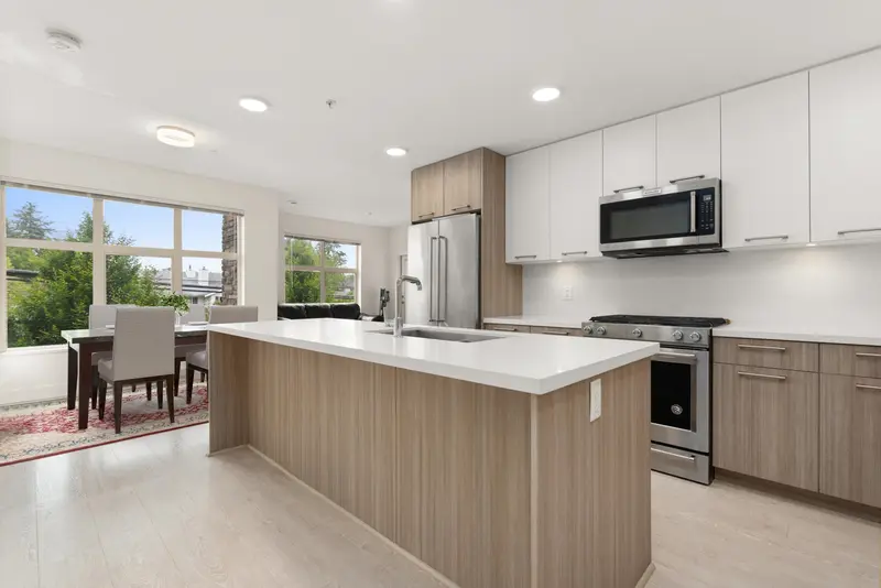 205 14022 NORTH BLUFF ROAD - photo 4 of 25