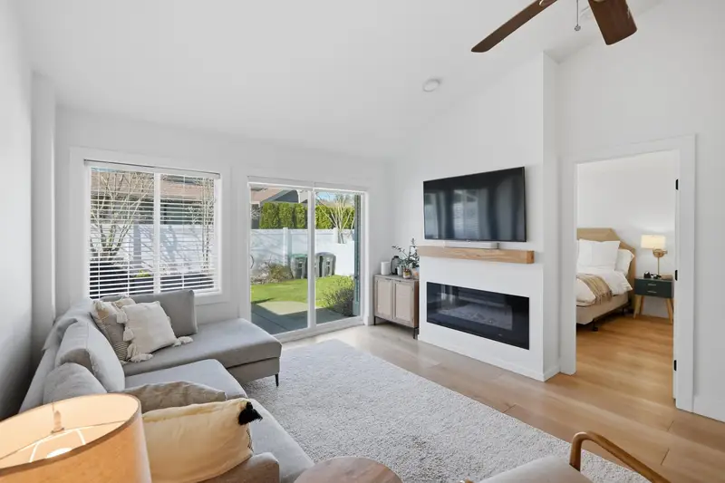 34 17516 4 AVENUE - photo 2 of 25