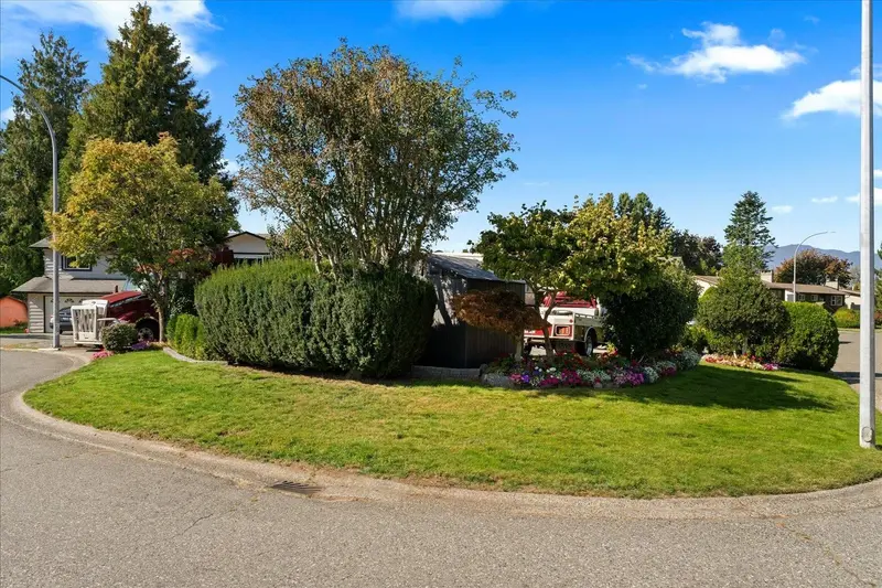 6279 SILVERTHORNE ROAD - photo 3 of 22