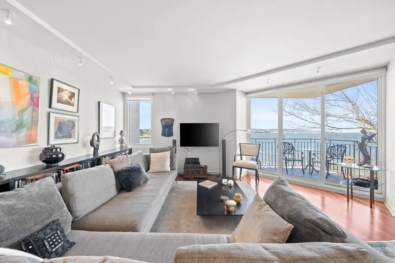 402 1575 BEACH AVENUE - photo 2 of 25