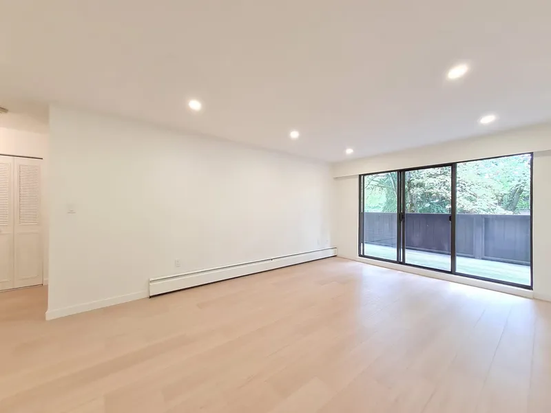 107 6560 BUSWELL STREET - photo 2 of 12