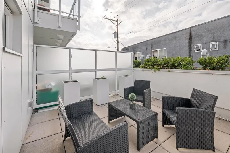 2512 FRASER STREET - photo 4 of 25