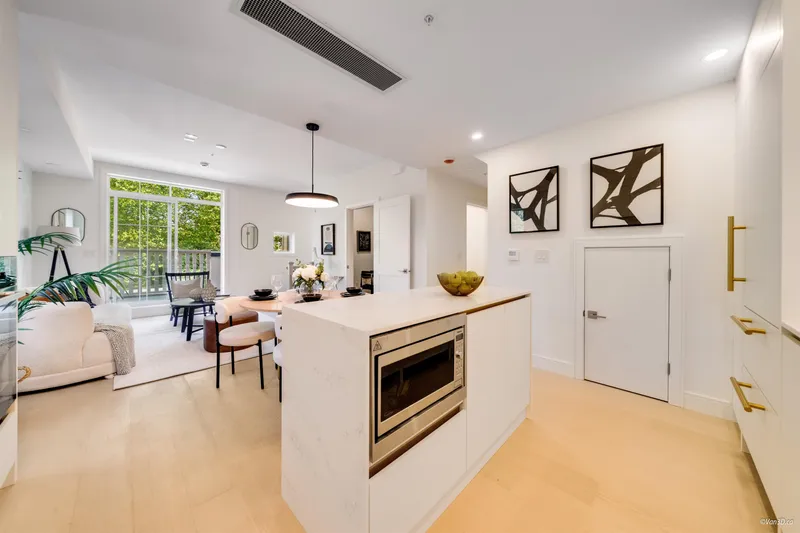 203 918 W 32ND AVENUE - photo 3 of 25