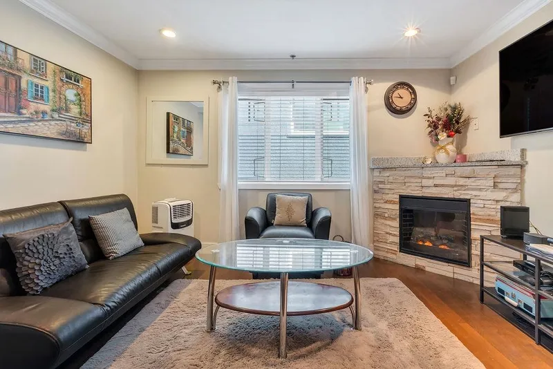 8787 OAK STREET - photo 2 of 19