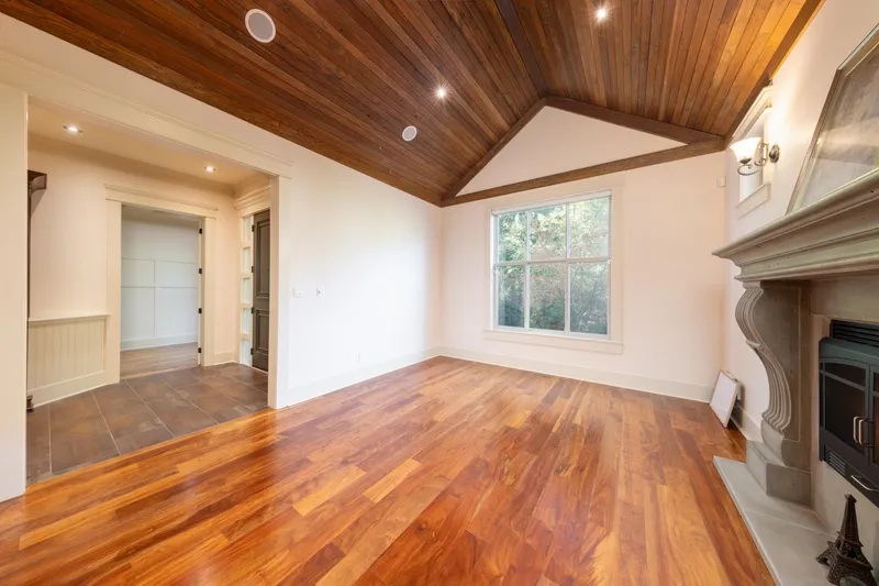 2080 136 STREET - photo 4 of 25