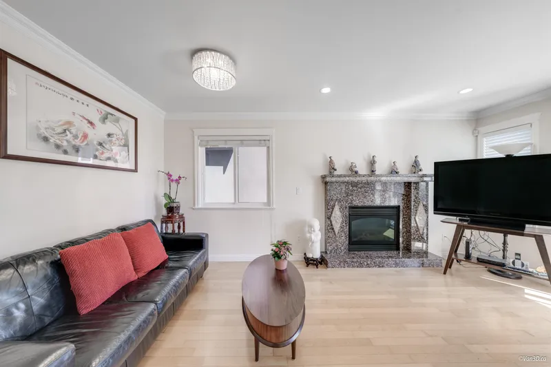 7531 OAK STREET - photo 2 of 25