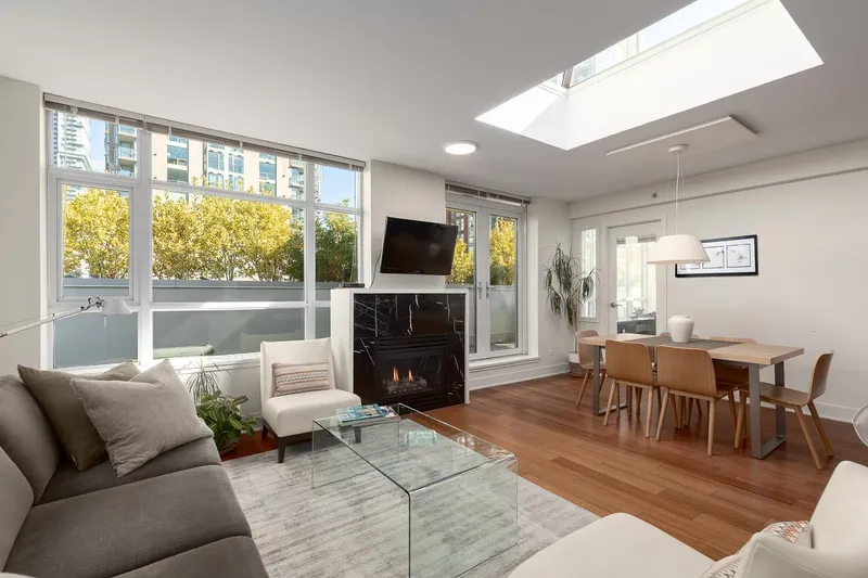 PH803 988 RICHARDS STREET - photo 4 of 25