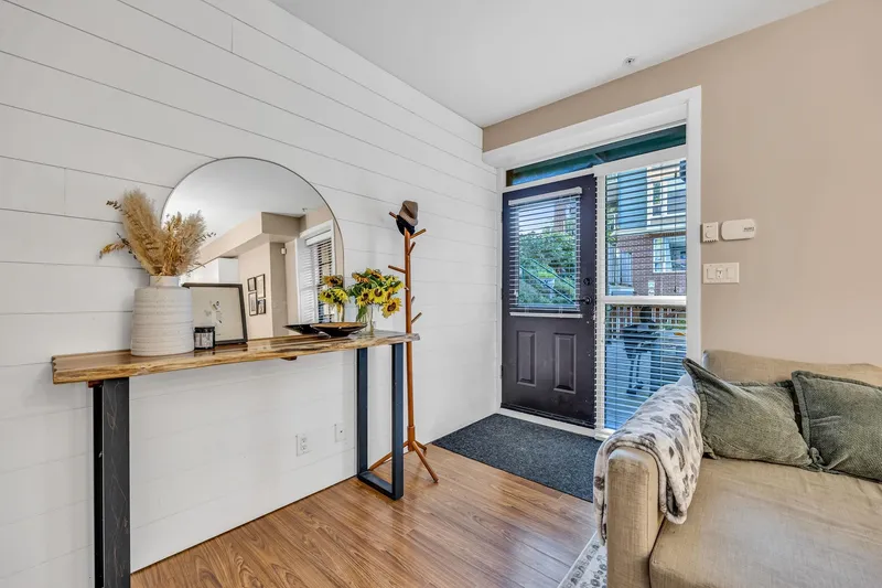 3 12 E ROYAL AVENUE - photo 2 of 25