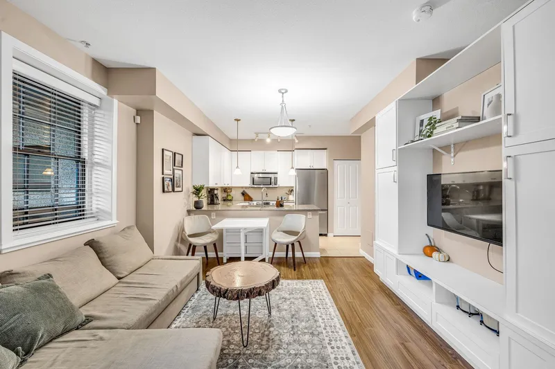 3 12 E ROYAL AVENUE - photo 4 of 25