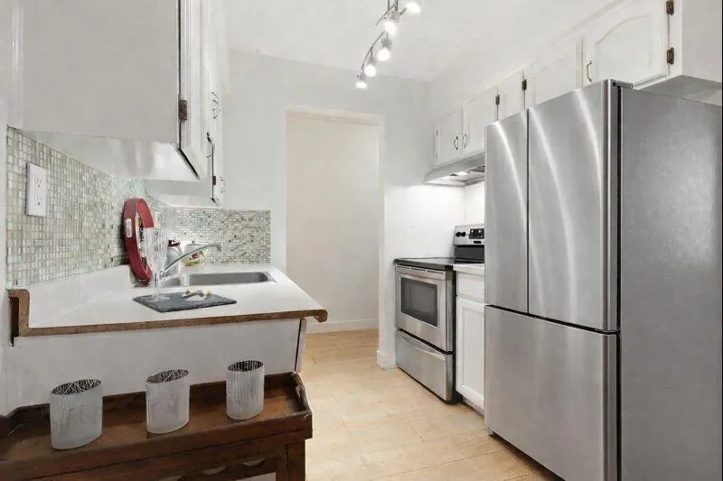 101 2910 ONTARIO STREET - photo 1 of 24