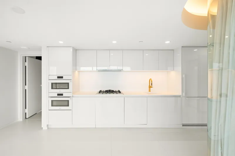 2106 1033 NELSON STREET - photo 2 of 16