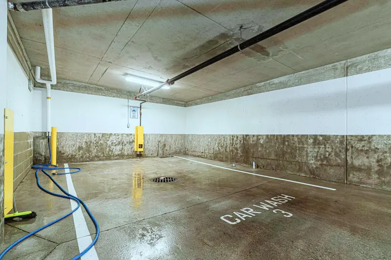 2403 6700 DUNBLANE AVENUE - photo 2 of 3