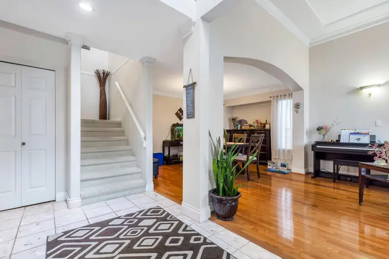 11071 160A STREET - photo 3 of 25