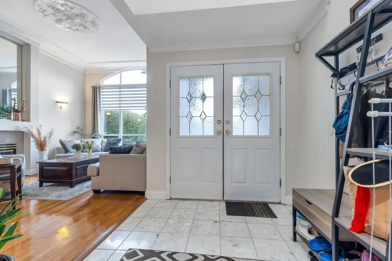 11071 160A STREET - photo 4 of 25