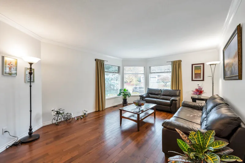 21447 88B AVENUE - photo 4 of 25