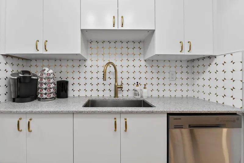 311 1010 HOWE STREET - photo 1 of 25