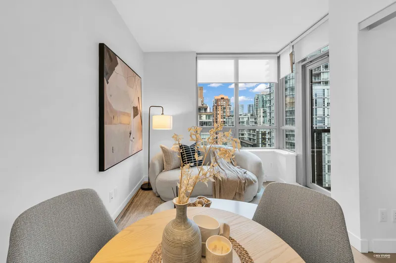 1605 1308 HORNBY STREET - photo 1 of 25