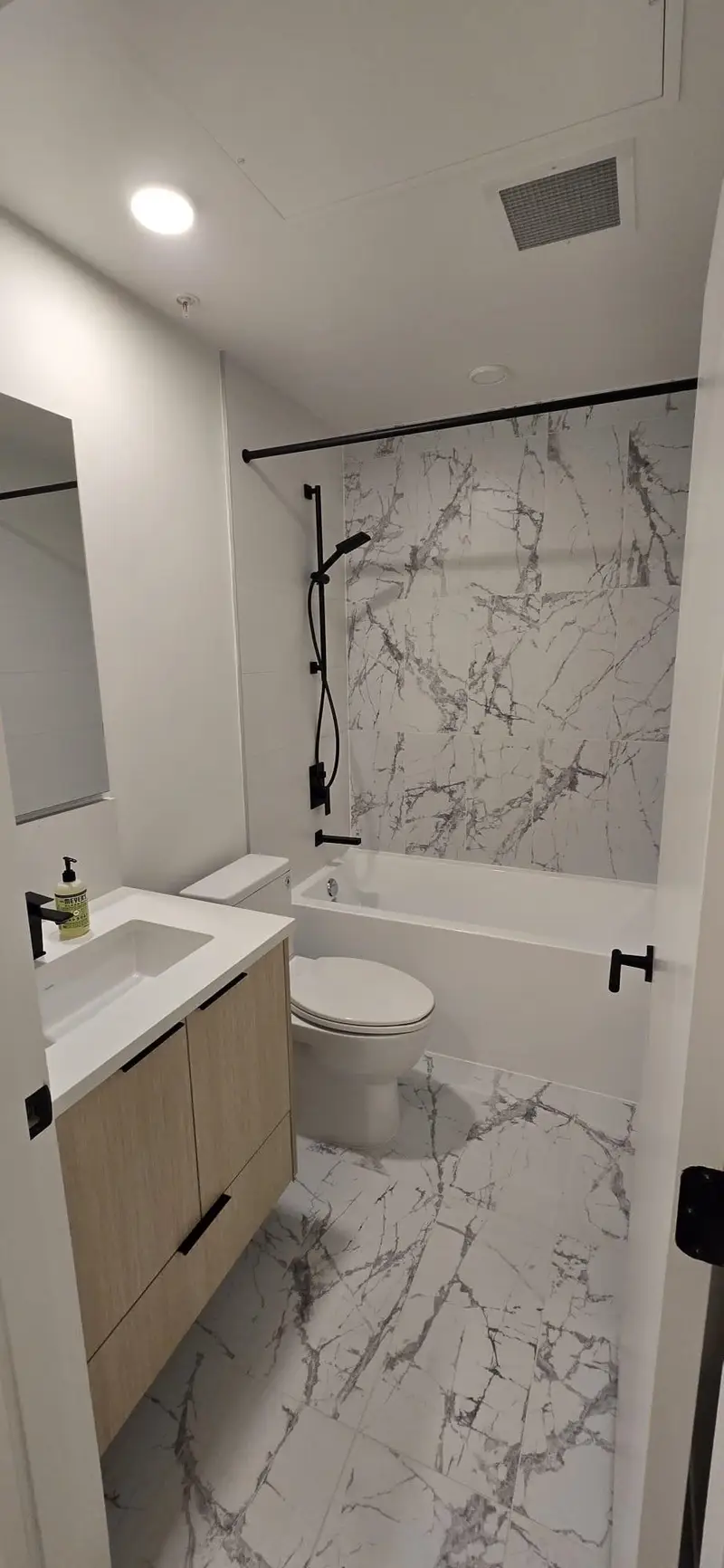 514 422 E 3RD STREET - photo 2 of 8