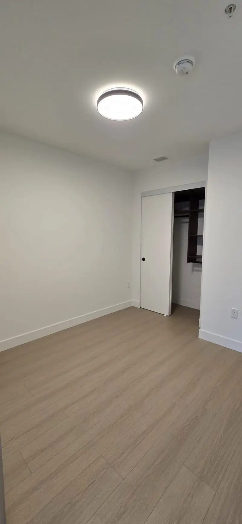 514 422 E 3RD STREET - photo 4 of 8