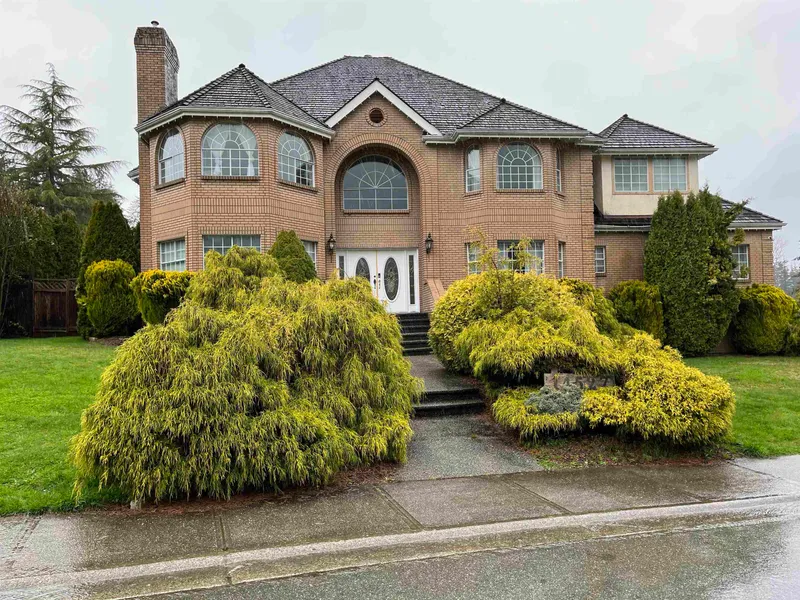 14527 30 AVENUE - photo 1 of 18