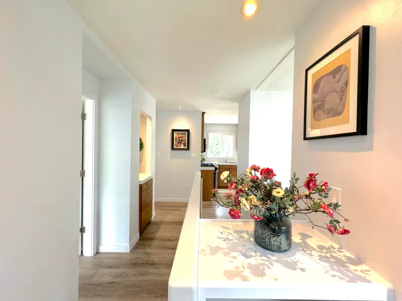 1126 KINGS AVENUE - photo 3 of 25