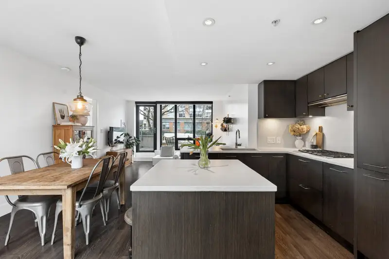 303 150 W 15TH STREET - photo 4 of 25