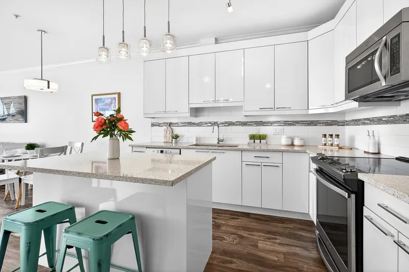 508 19228 64 AVENUE - photo 2 of 25