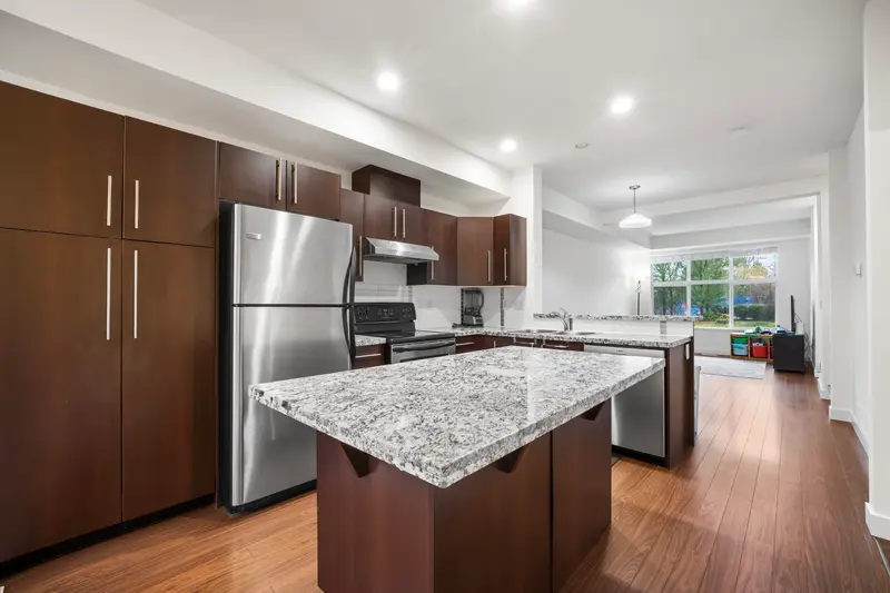 29 18199 70 AVENUE - photo 2 of 25