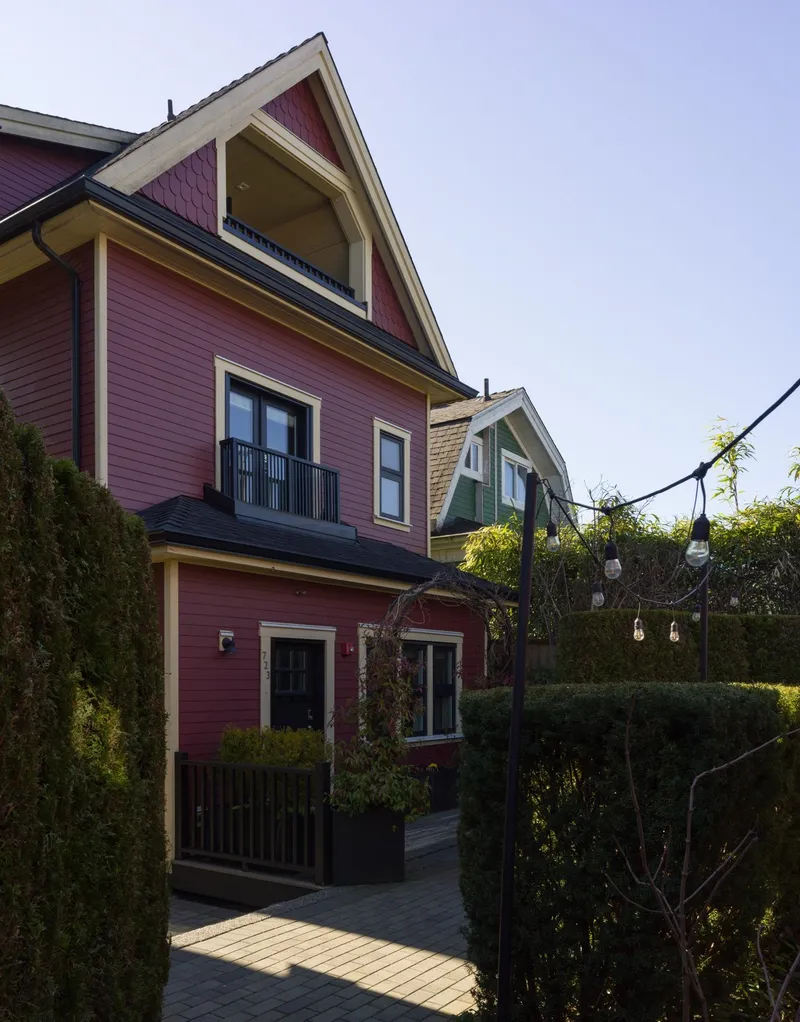 723 UNION STREET - photo 2 of 25