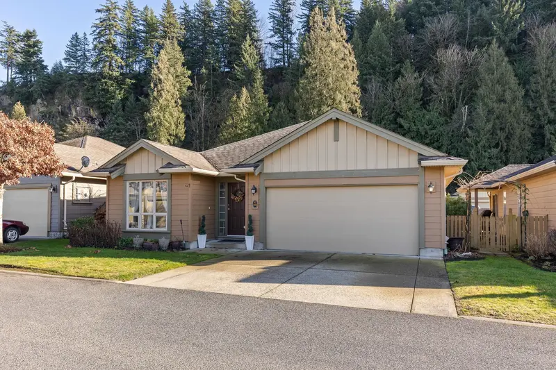 100 46000 THOMAS ROAD - photo 2 of 25