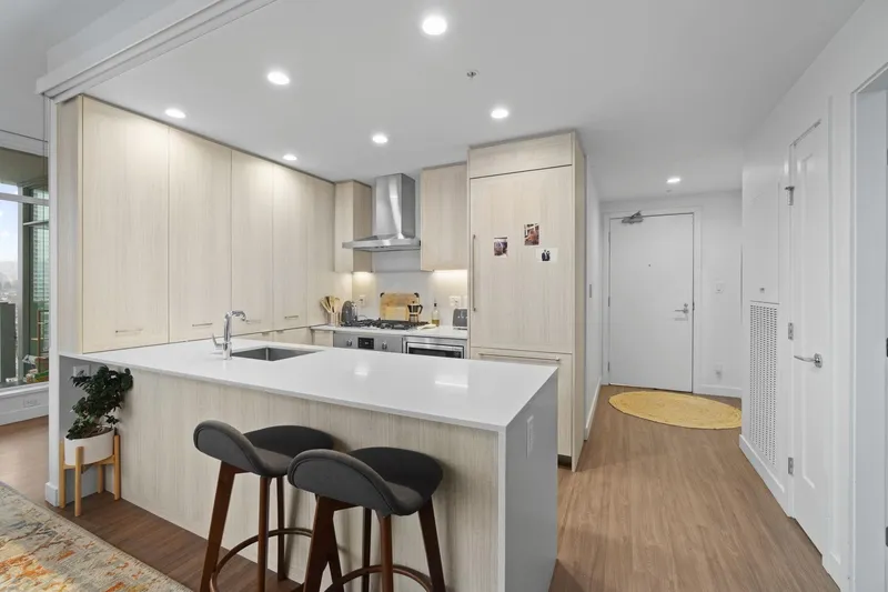 2106 2351 BETA AVENUE - photo 4 of 15