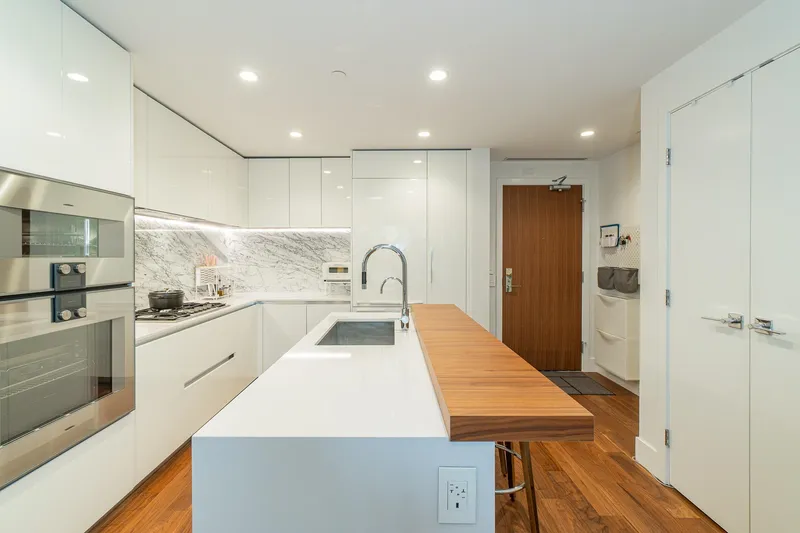 105 7428 ALBERTA STREET - photo 2 of 25