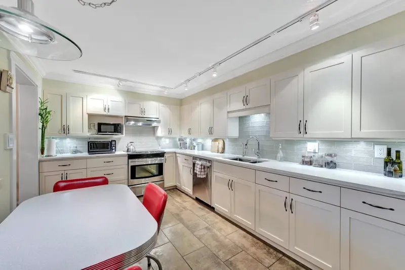 109B 1210 QUAYSIDE DRIVE - photo 2 of 25